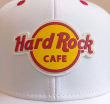 Cargar imagen en el visor de la galería, Hard Rock Cafe® Original Gorra Modelo LOGO PERFORMANCE BLANCO