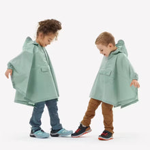 Cargar imagen en el visor de la galería, Quechua® Chubasquero Poncho Impermeable Montaña Trekking Niños | 2-4 años