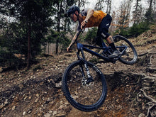Cargar imagen en el visor de la galería, Short Ciclismo Suelto MTB Enduro Con Elástico BLACK | S-L-XL