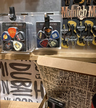 Cargar imagen en el visor de la galería, Hard Rock Cafe® Set de 5 Púas / Picks / Uñas de Guitarra de Colección
