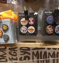 Cargar imagen en el visor de la galería, Hard Rock Cafe® Pin Button Set Clásicos Vintage de Colección