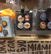 Cargar imagen en el visor de la galería, Hard Rock Cafe® Pin Button Set Couture de Colección