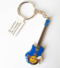 Cargar imagen en el visor de la galería, Hard Rock Cafe® Guitarra 3D Llavero Fino Esmaltado Souvenir