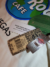 Cargar imagen en el visor de la galería, Hard Rock Cafe® Polo Save The Planet Hombres Ecológico Fibra Reciclada | L