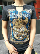 Cargar imagen en el visor de la galería, Hard Rock Cafe® Polo Mujer Guitarra Búho Couture | XS-S