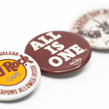 Cargar imagen en el visor de la galería, Hard Rock Cafe® Pin Button Set Clásicos Vintage de Colección
