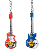 Cargar imagen en el visor de la galería, Hard Rock Cafe® Guitarra 3D Llavero Fino Esmaltado Souvenir | Azul-Rojo
