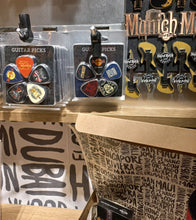 Cargar imagen en el visor de la galería, Hard Rock Cafe® Set de 5 Púas / Picks / Uñas de Guitarra de Colección
