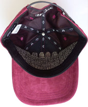 Cargar imagen en el visor de la galería, Hard Rock Cafe® Gorro Merlot Suede New York
