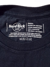 Cargar imagen en el visor de la galería, Hard Rock Cafe® Original Polo Mujer Modelo Flag DUBAI | Talla: S
